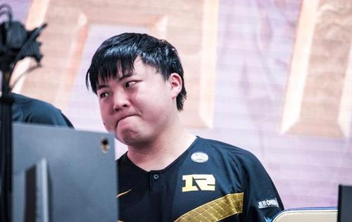 退役选手看uzi复出,英雄联盟传奇选手uzi宣布退役