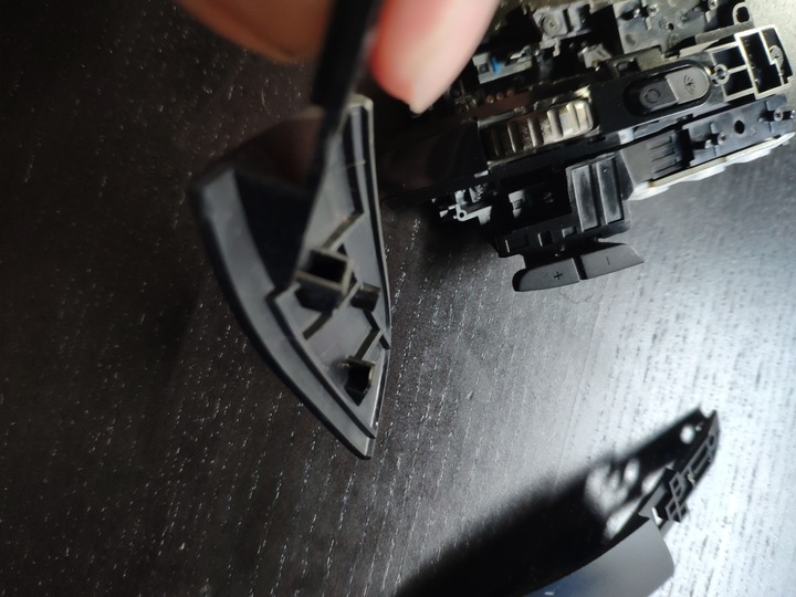 罗技g304鼠标如何拆卸侧键,罗技g604鼠标后盖怎么打开