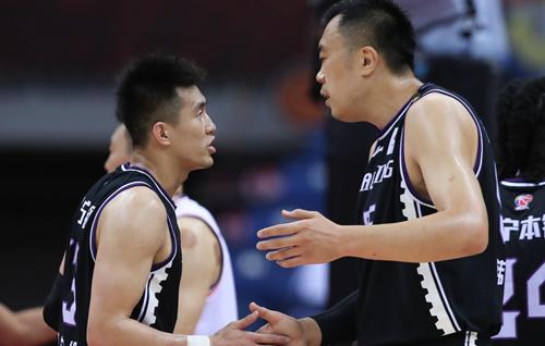 老叔回到辽宁主场,老叔一路走好的视频