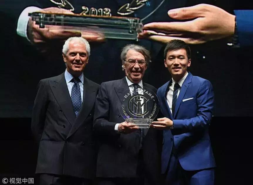 跟奶茶妹妹是同学，特朗普做校友，苏宁少东家接过苏宁小店家乐福