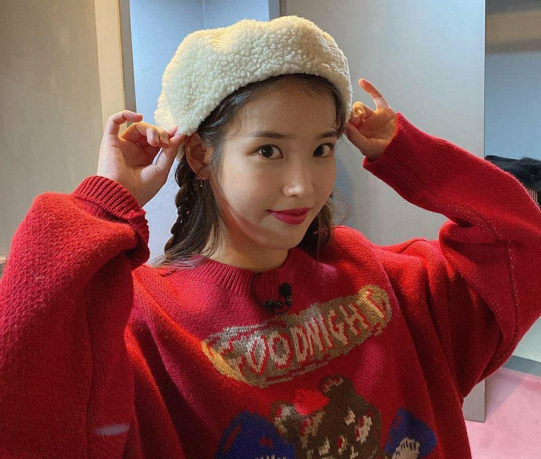 iu代言新百伦图片,新百伦iu代言人