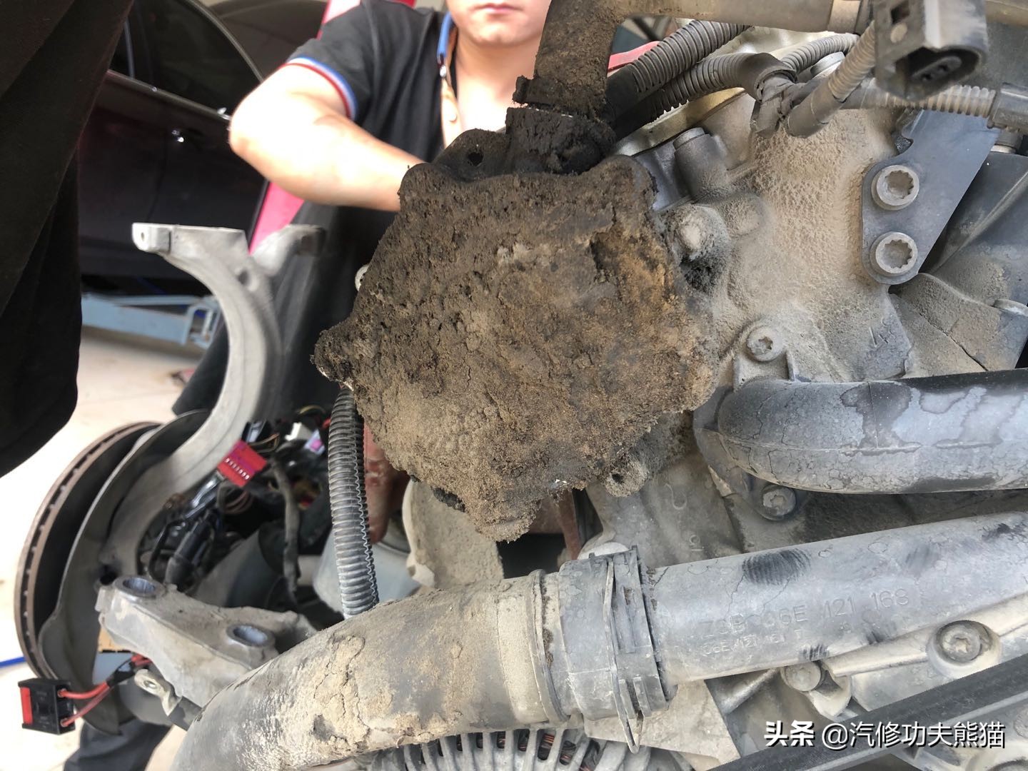 奥迪a6l2.4免拆烧机油处理靠谱吗,奥迪a6l2.4烧机油大修注意事项