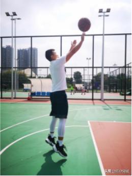 中考体育项目居家锻炼指南⑥|动图+分析，手把手教篮球练习技巧