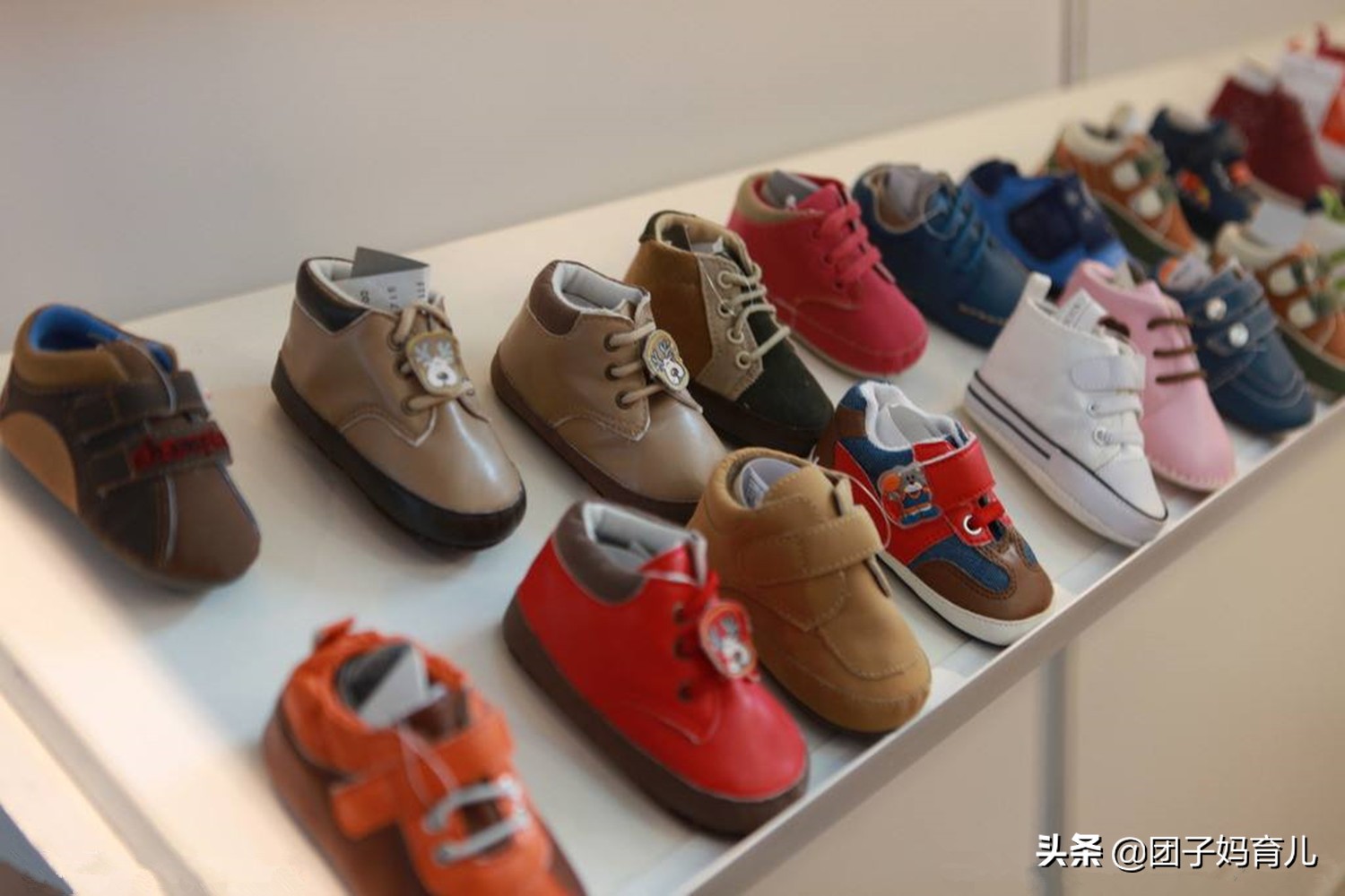 幼儿长期穿小鞋脚趾变形了怎么办,儿童穿鞋导致脚变形