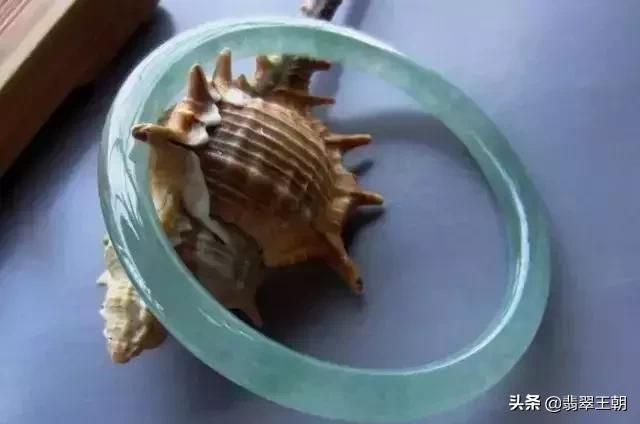 值得入手的玉镯有哪些,怎样才能买到便宜又好的玉镯