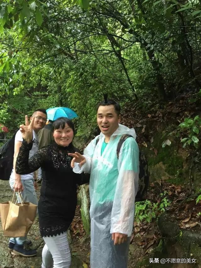 可爱的少妇自拍越来越丰满越来越成熟了