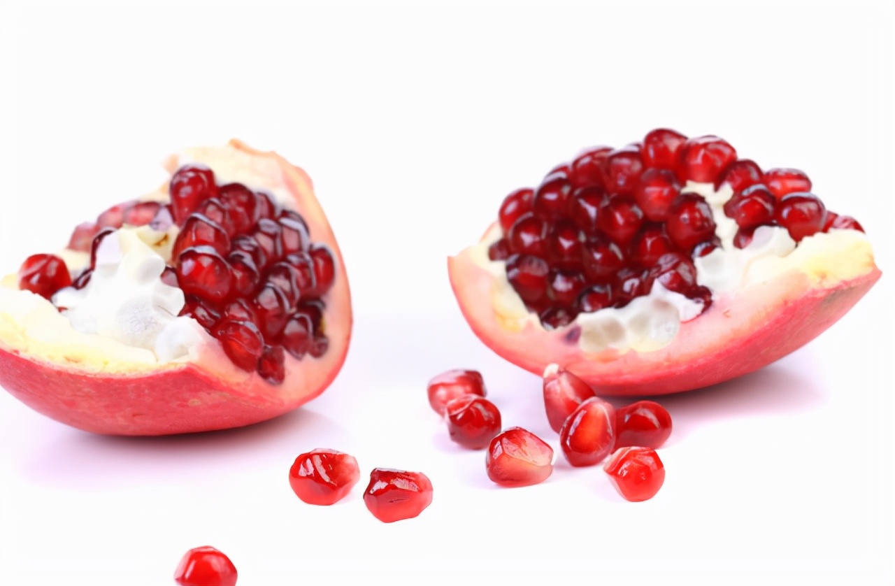 秋天吃石榴身体会收获5大好处,秋天吃石榴的利与弊