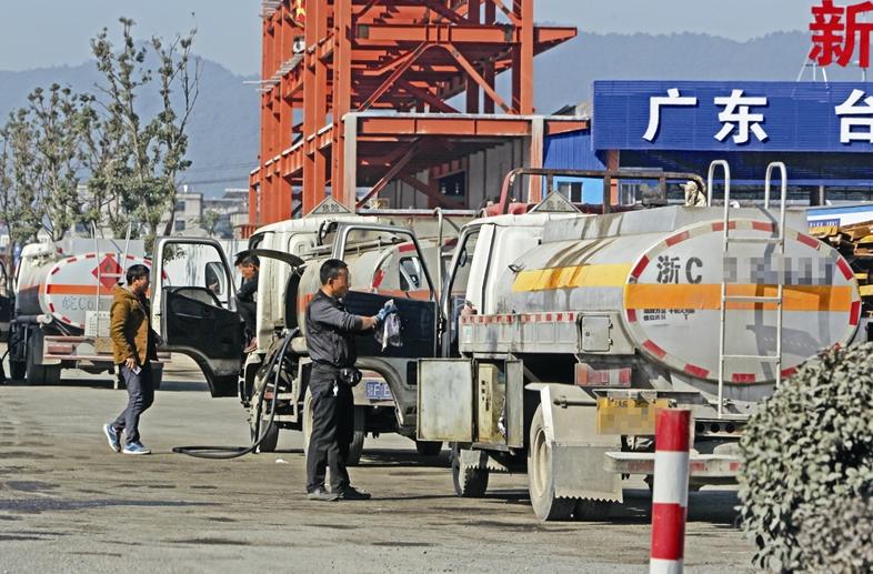 交警查吸污车吗,交警遇到吸粪车