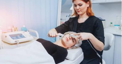 “化妆品因子”——女性一生会在化妆品上花掉几套房?