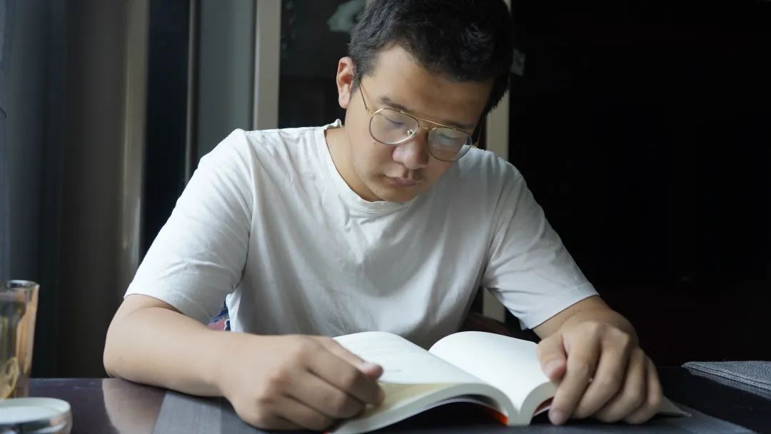 贝斯少年的逆袭路：曾被焦虑困扰曾是乐队配角