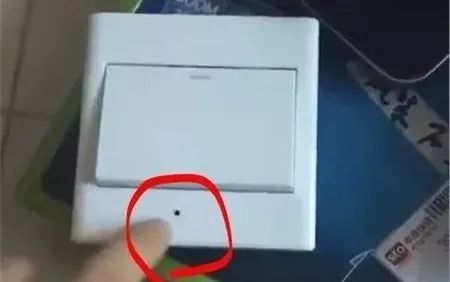 酒店民宿里的*孔摄针机像**，正在直播你的爱情动作片，怎么办？