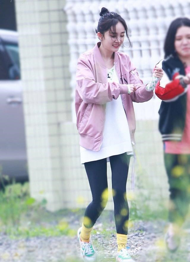 鲨鱼裤这样穿真的显瘦又洋气,秋冬鲨鱼阔腿裤