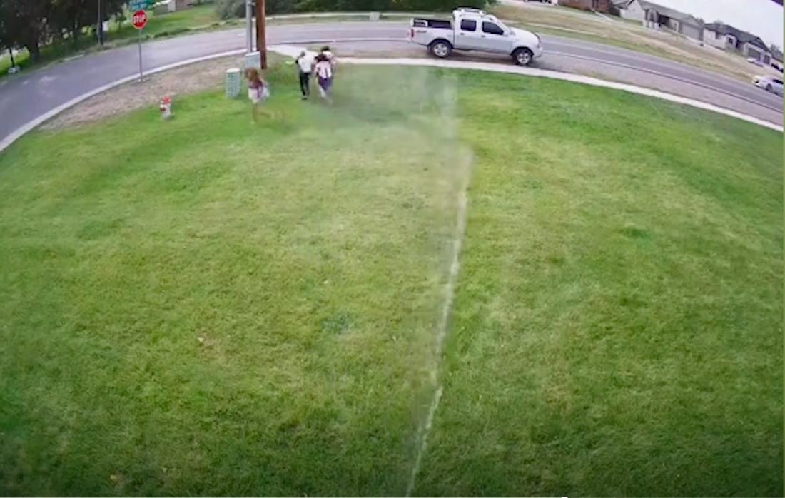 有人踩踏草坪怎么解决,有人在踩踏草坪解决办法