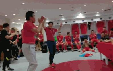 足协主席激情演讲+尬舞庆祝国足12强赛，高呼：昂首挺胸进世界杯