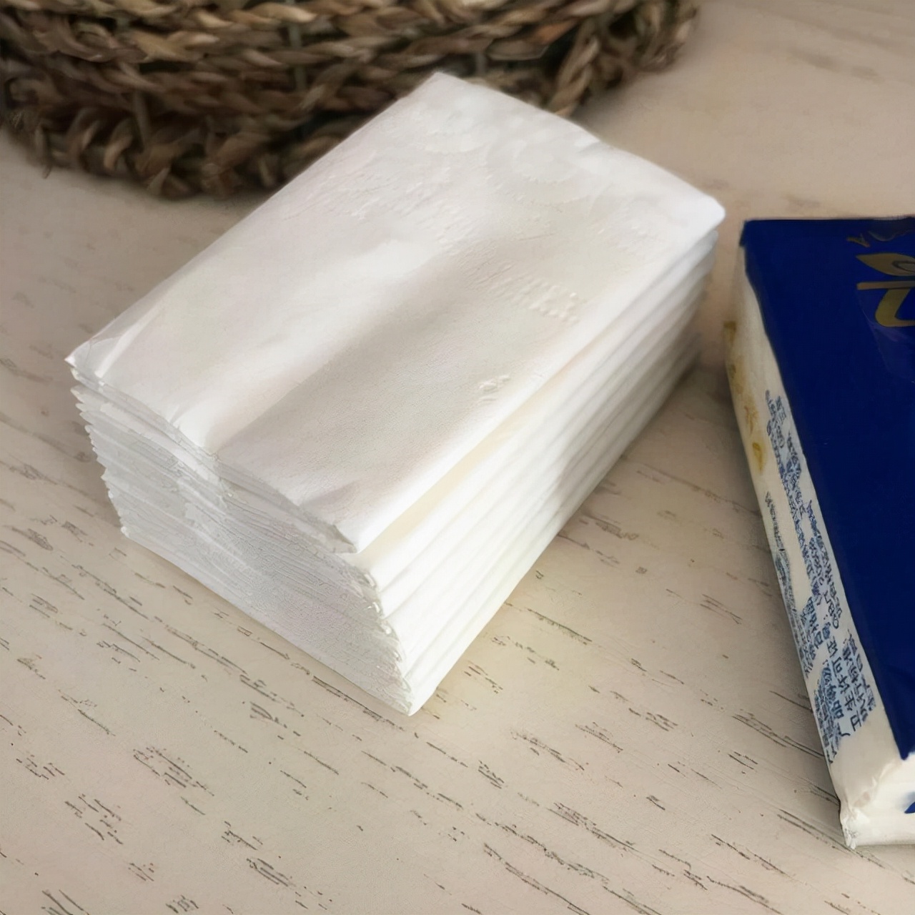 上完小便用纸巾擦好还是湿巾好,女性用湿巾还是纸巾好