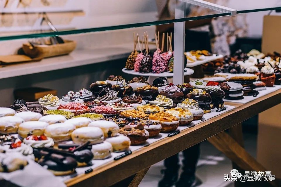 我做了半年吃播：胖60斤、下播跑厕所催吐，看到新闻就转型