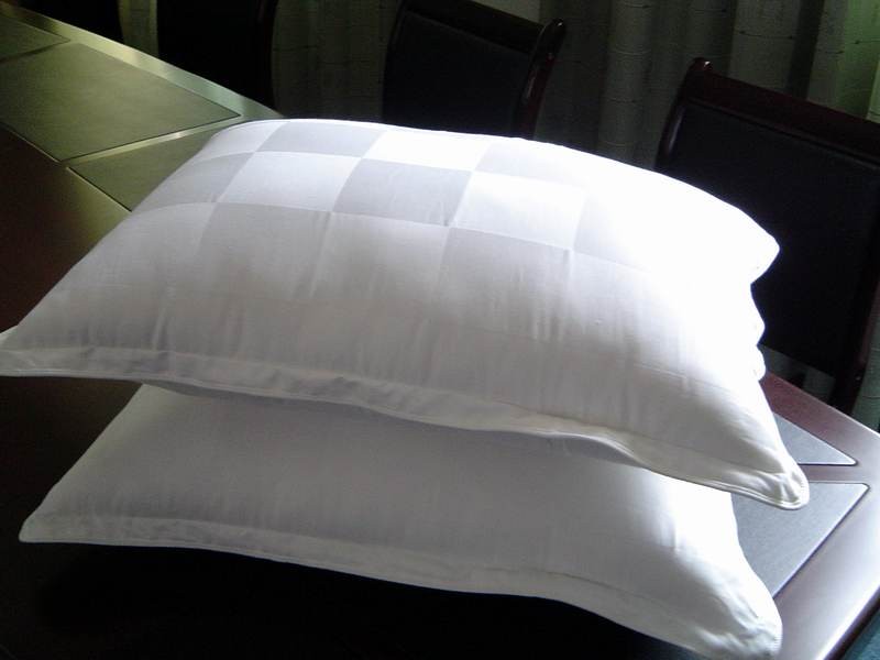 什么材质的枕头对人体最有益,换了一个枕头睡得很舒服
