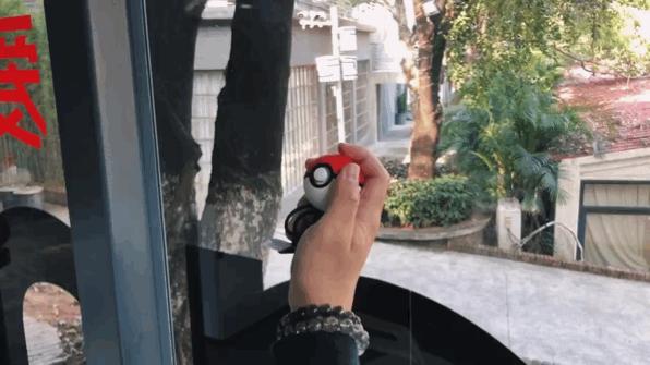 用精灵球捕捉宝可梦游戏,用宝可梦球抓人类