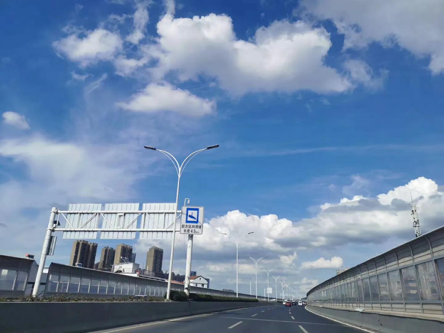 我到底是一个怎样的人用英语讲解,我到底是一个怎样的人呢