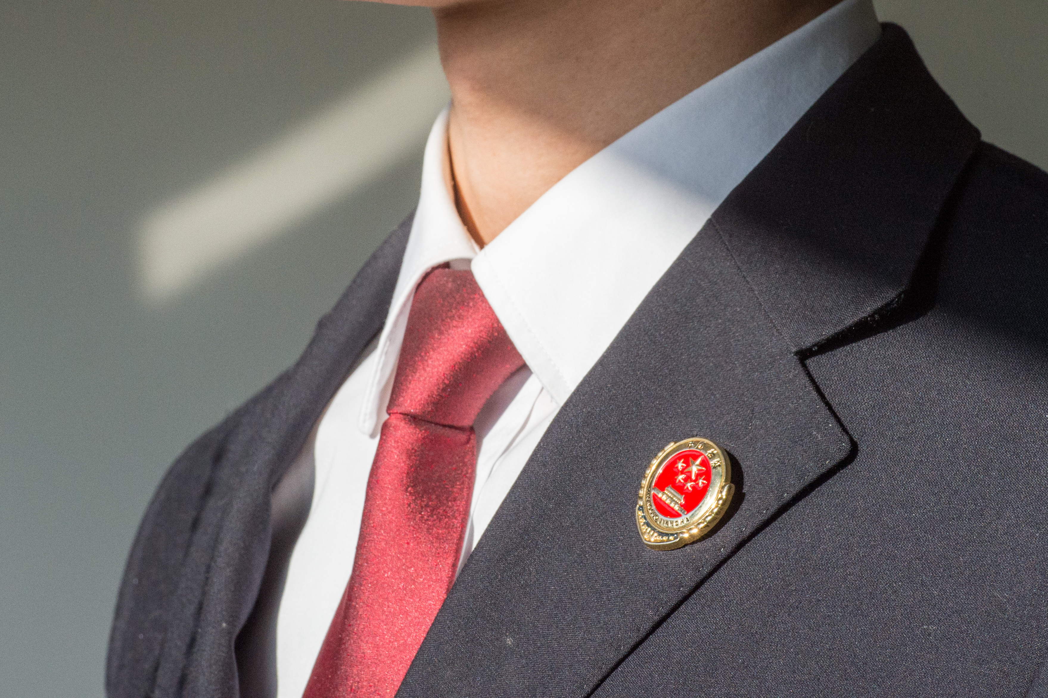 学习立法法修订过程明白的道理,检察官法对员额检察官条件的修改