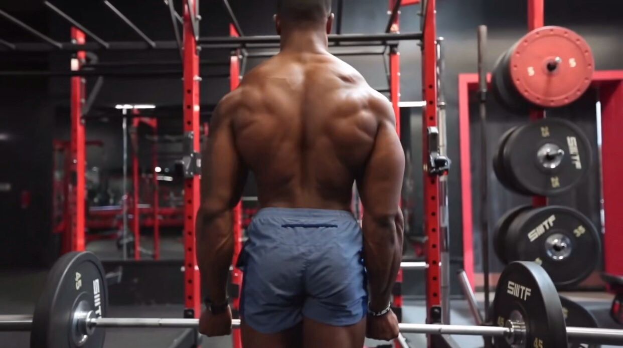 杠铃划船姿势正确还是腰疼,杠铃划船怎么练宽背