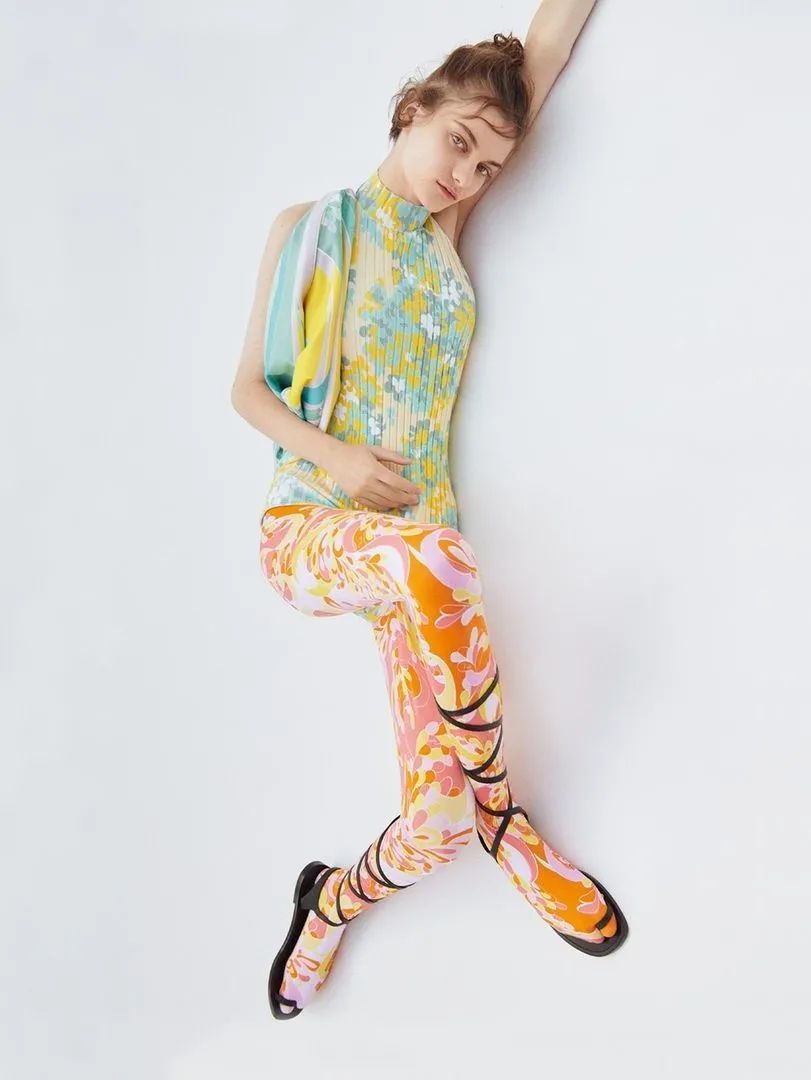 为什么卡戴珊喜欢穿皮衣,卡戴珊紧身衣对身体有危害吗