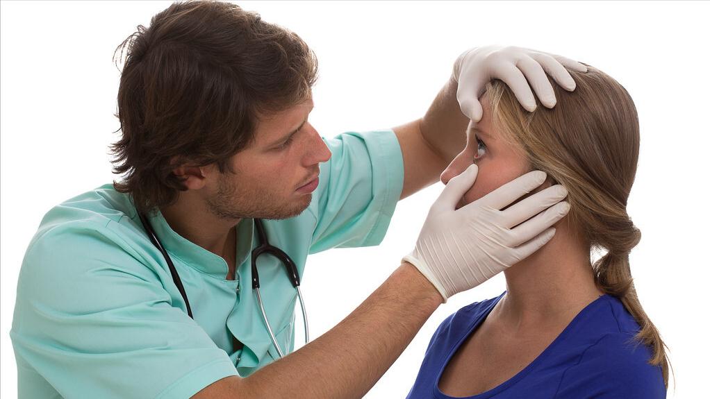 眼睛进异物正确处理,眼睛进了异物正确处理方法是什么