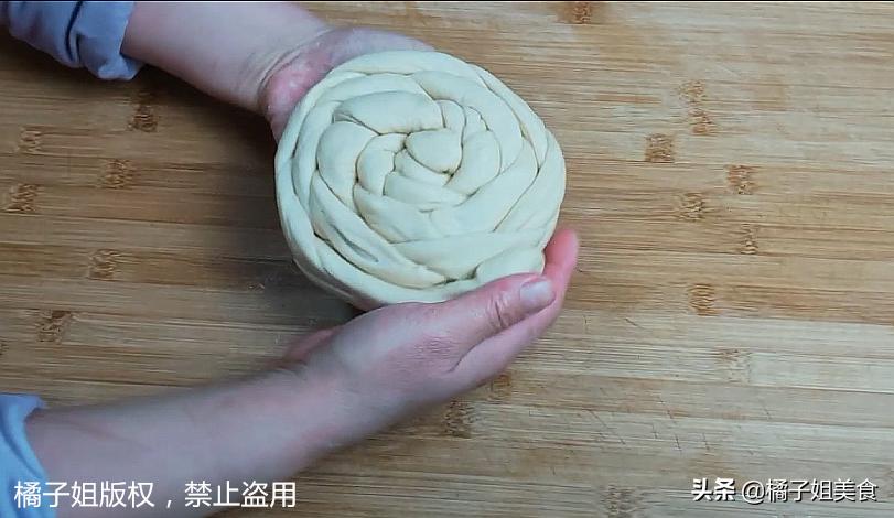 电饭锅不要只煮米饭了，教你用“电饭锅蒸馒头”，吃一次就上瘾