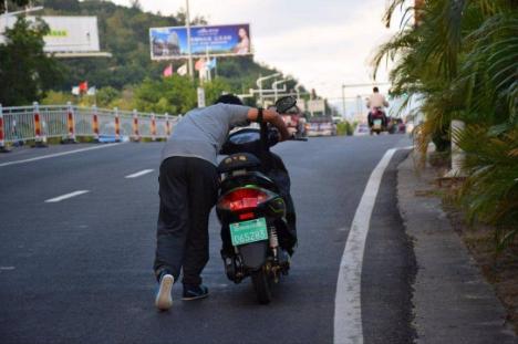 电动车爬坡度起步的正确方法,电动车爬坡的正确使用方法