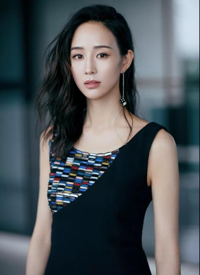 今年流行什么款的卷发,今年流行哪一款卷发