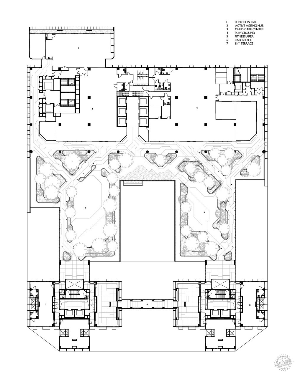 漫步绿树成荫的街道,绿树成荫环境怡人小区
