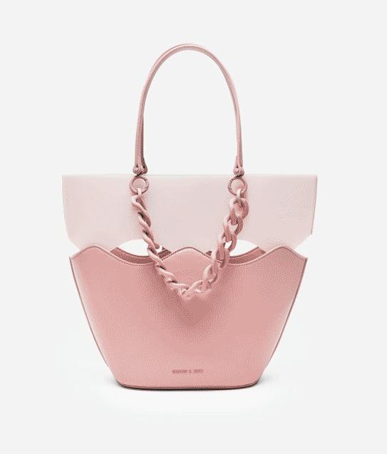 去年的包包配不上今年的自己,去年买的包已经配不上今年的你了