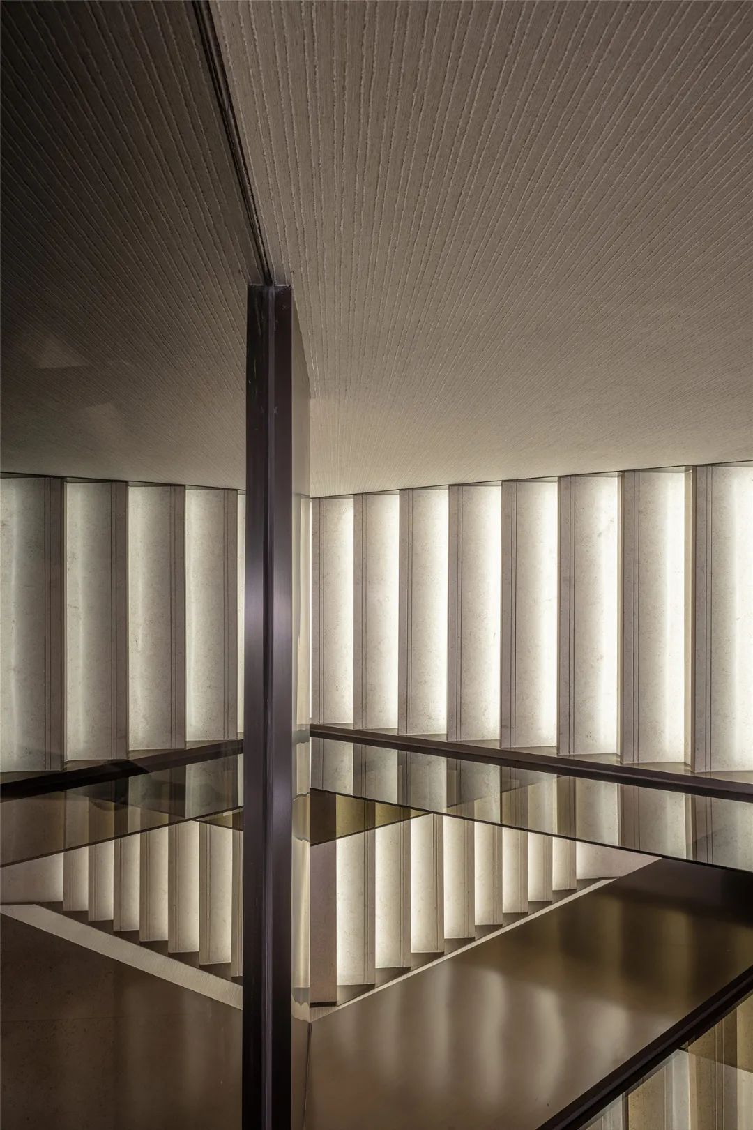 首发|达观设计：现代折线艺术生活馆，家与城市的过渡