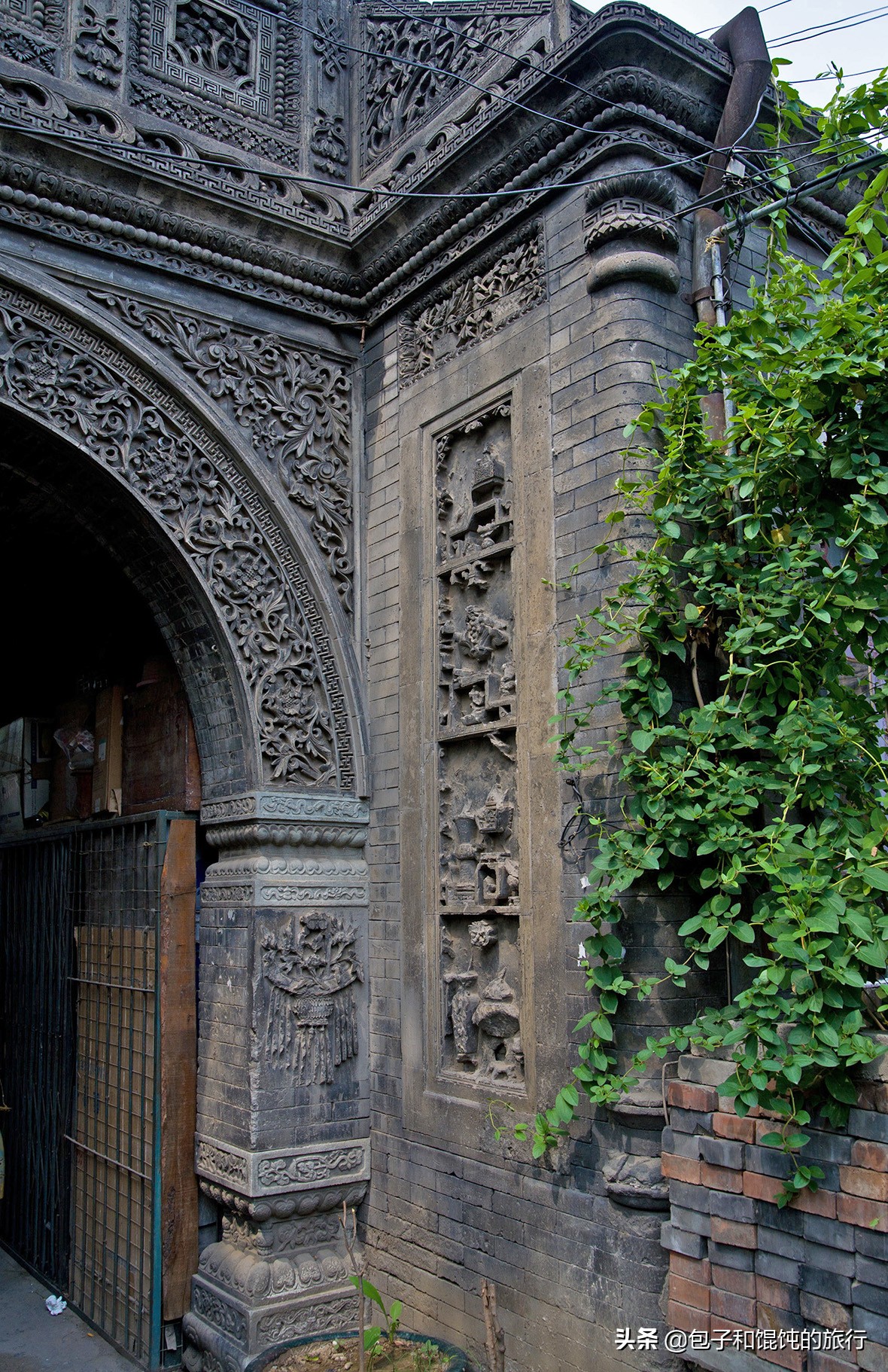 闅愯棌鍦ㄨ儭鍚岄噷鐨勫洓鍚堥櫌,闅愯棌鍦ㄥ洓鍚堥櫌閲岀殑绮鹃洉鎷遍棬