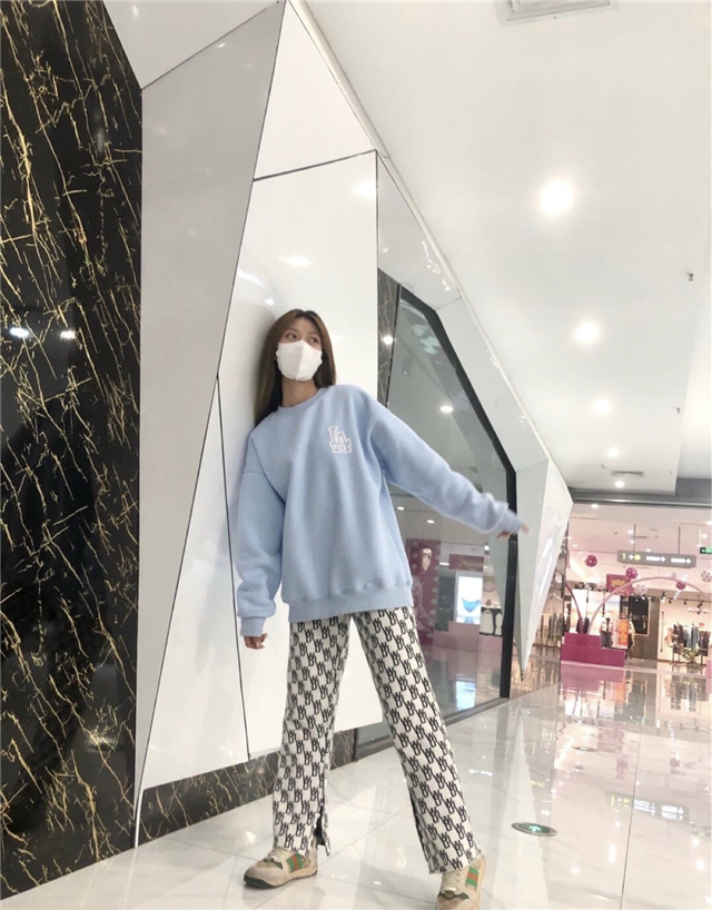 40岁女人要怎么穿才显得高贵大方,40岁的女人怎么穿才简约干练