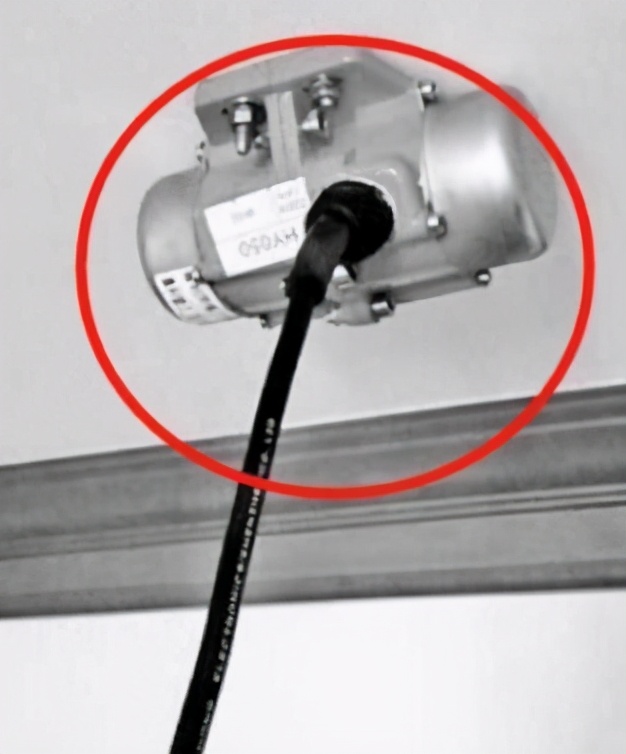 孩子吵闹装震楼器,楼上孩子常蹦跳楼下用震楼器回击