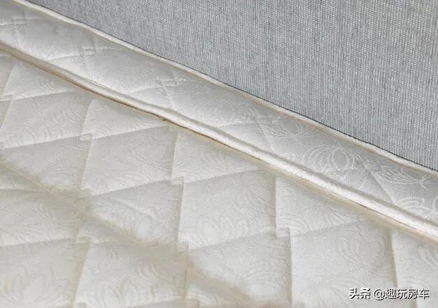 英国露娜双轴拖挂式房车有哪几款 (露娜特拖挂式房车)