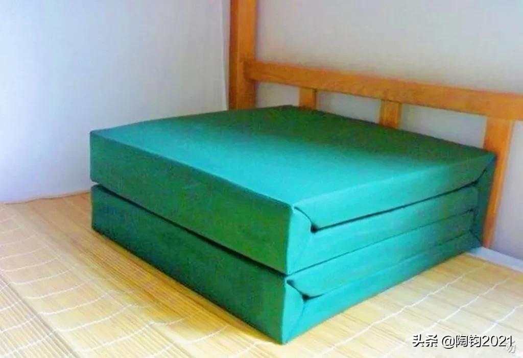 军人叠豆腐块有利于提高战斗力,军人叠豆腐块衣服教学