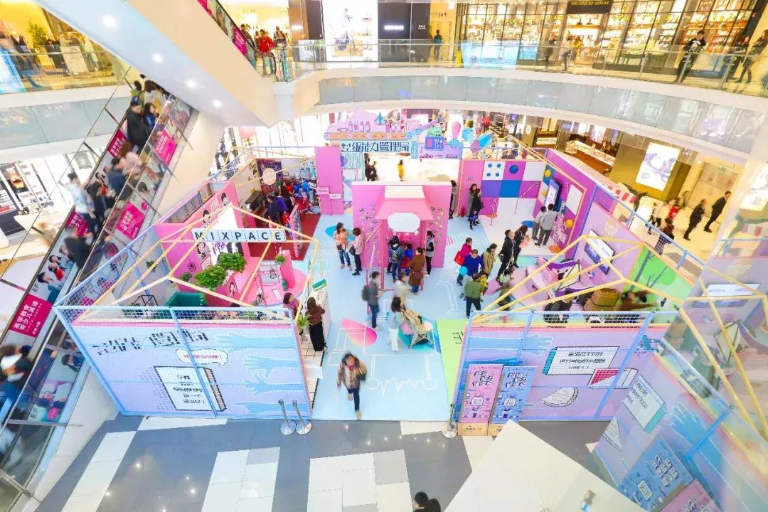 百度在上海再开快闪店！能和机器玩变脸，还能给自己做表情包！