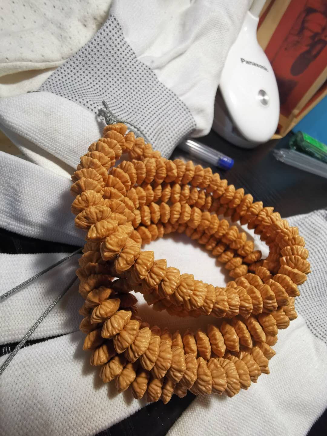 金叶莲花菩提是天然的吗,金叶莲花值得盘玩吗