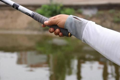 让钓鱼人抓狂和崩溃的事:鱼线打结和上树,教你三招轻松化解!