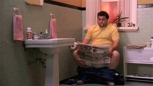 拉屎的时候怎么防止溅水,教你怎么拉粑粑不粘马桶上