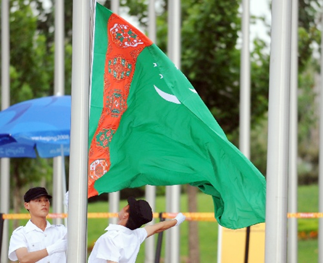 亚洲唯一的一个永久中立国，不用交水电费，汽油每升一毛钱左右
