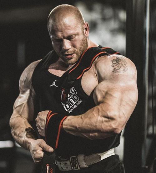 如何训练肩部肌肉用哑铃跟着练,肩部三角肌哑铃训练在家