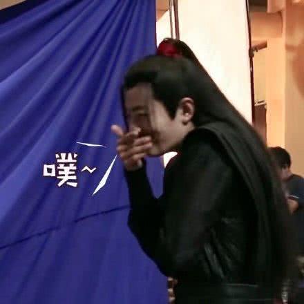 鼻子上总长脓包型痘痘怎么解决,鼻子上的脓包