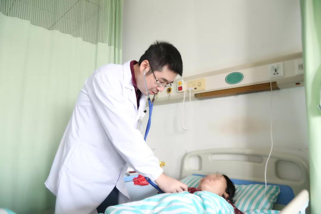 忙碌的他们，身上有光！