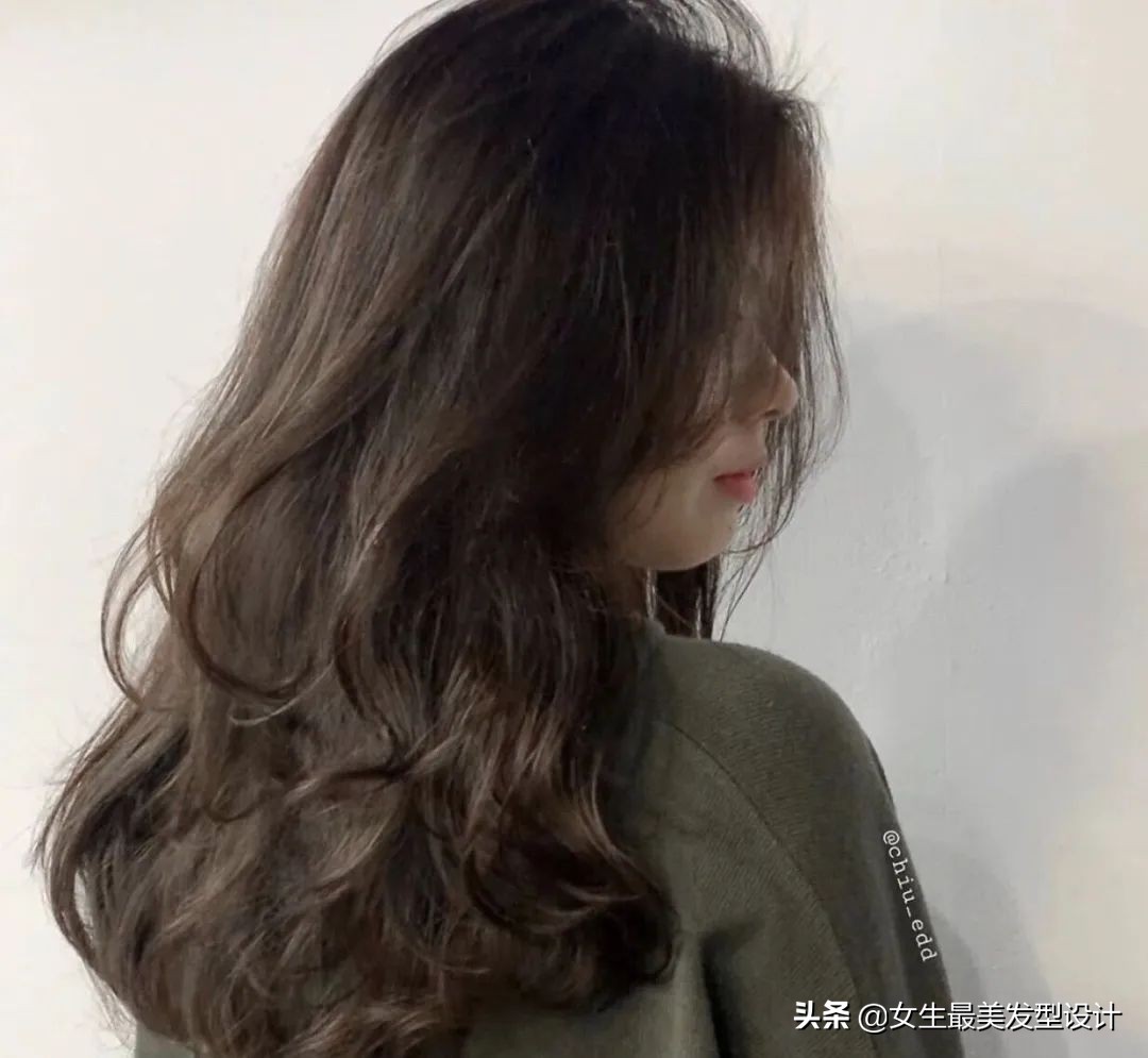 中长卷发扎温柔减龄披肩发,中长发成熟卷发教程