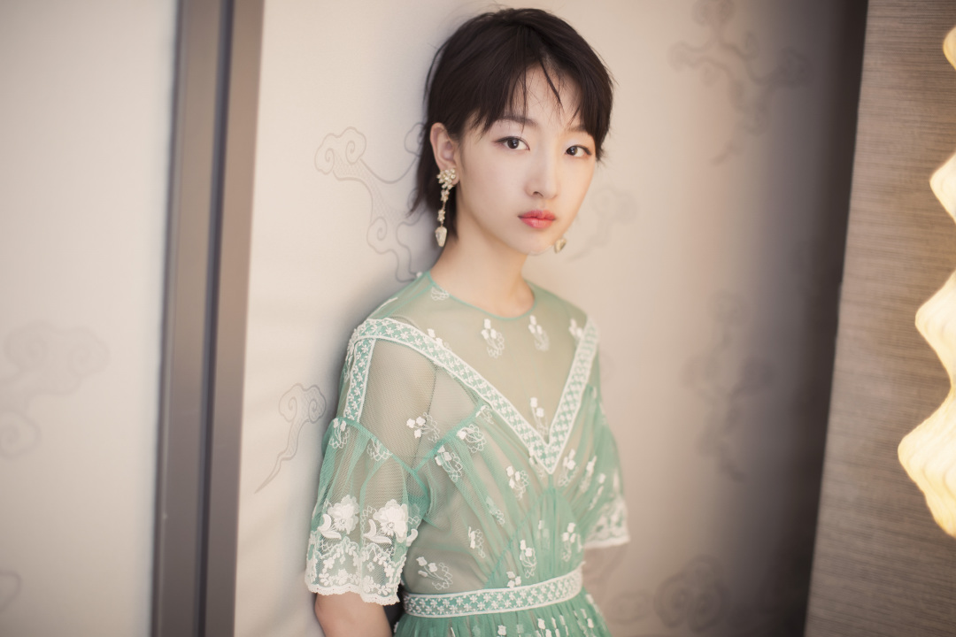 周冬雨家庭故事,周冬雨现在的父亲是谁