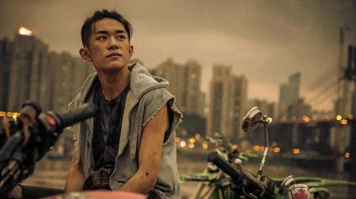 易烊千玺你不是一个人完整版,易烊千玺你变了原版视频