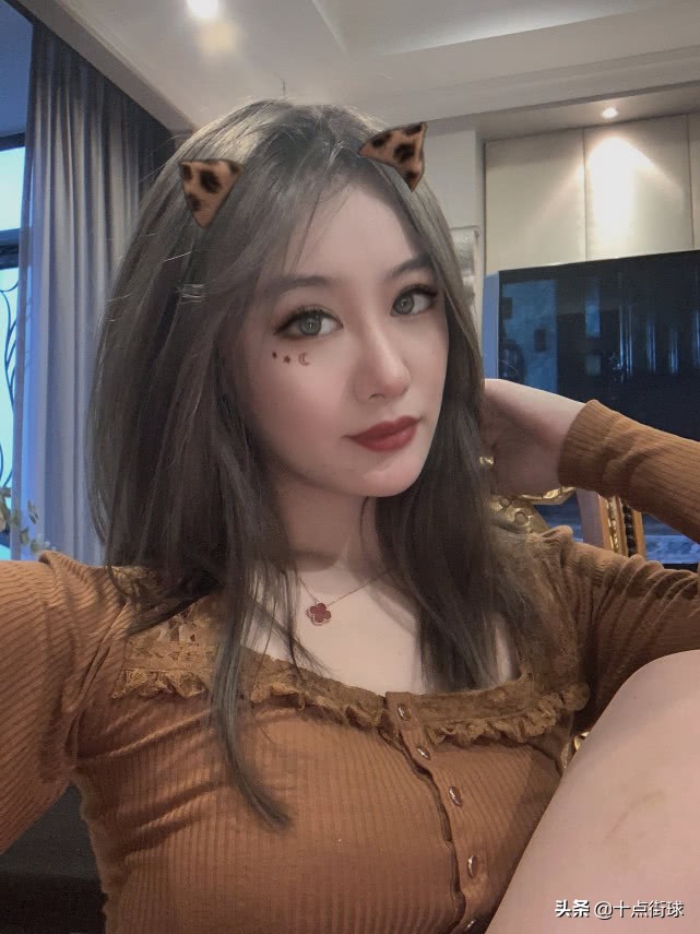 范志毅大女儿和二女儿同框,范志毅谈女儿在家中的地位